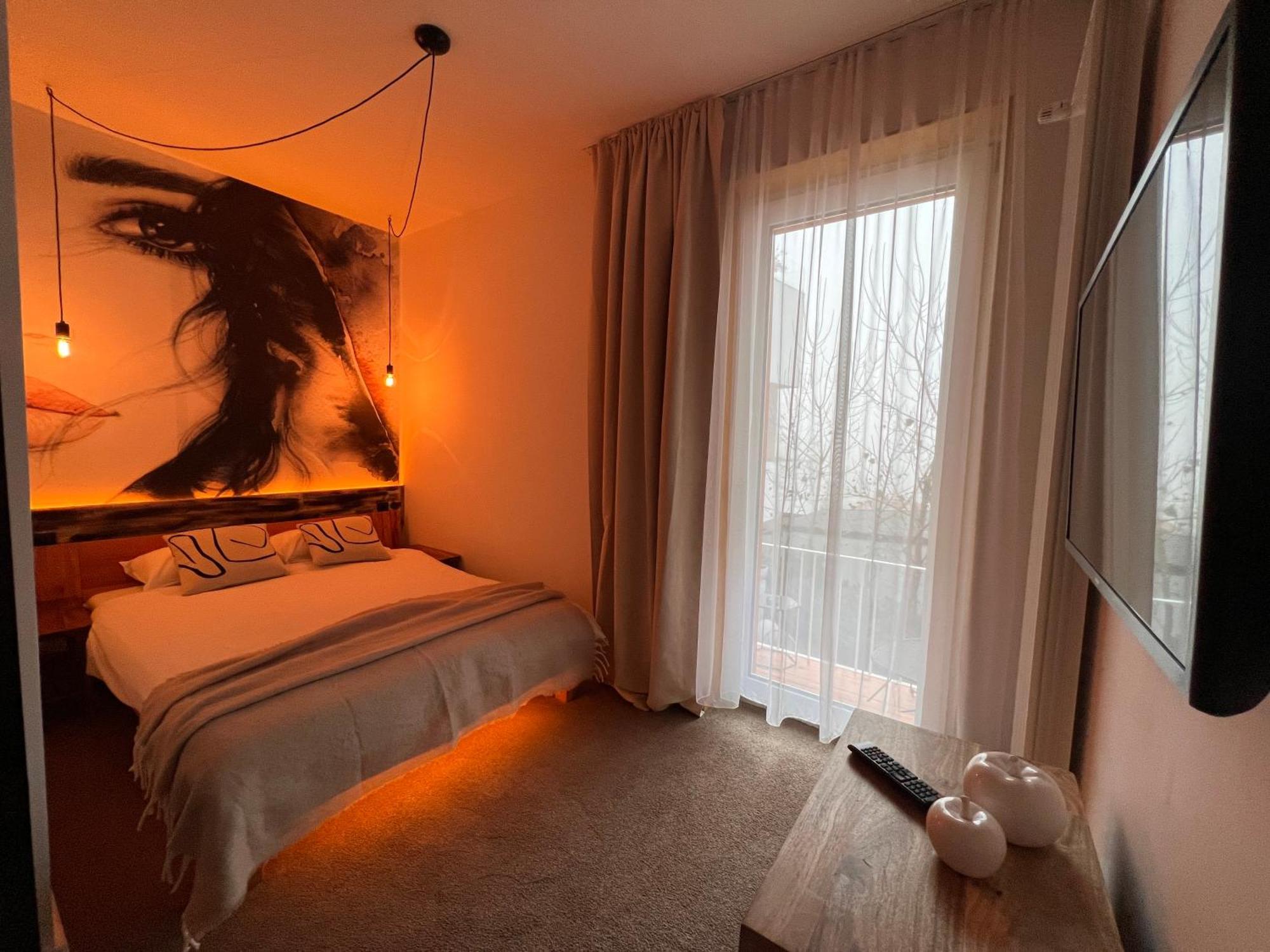 Shard Boutique Hotel-Adult Only Braşov Exteriör bild
