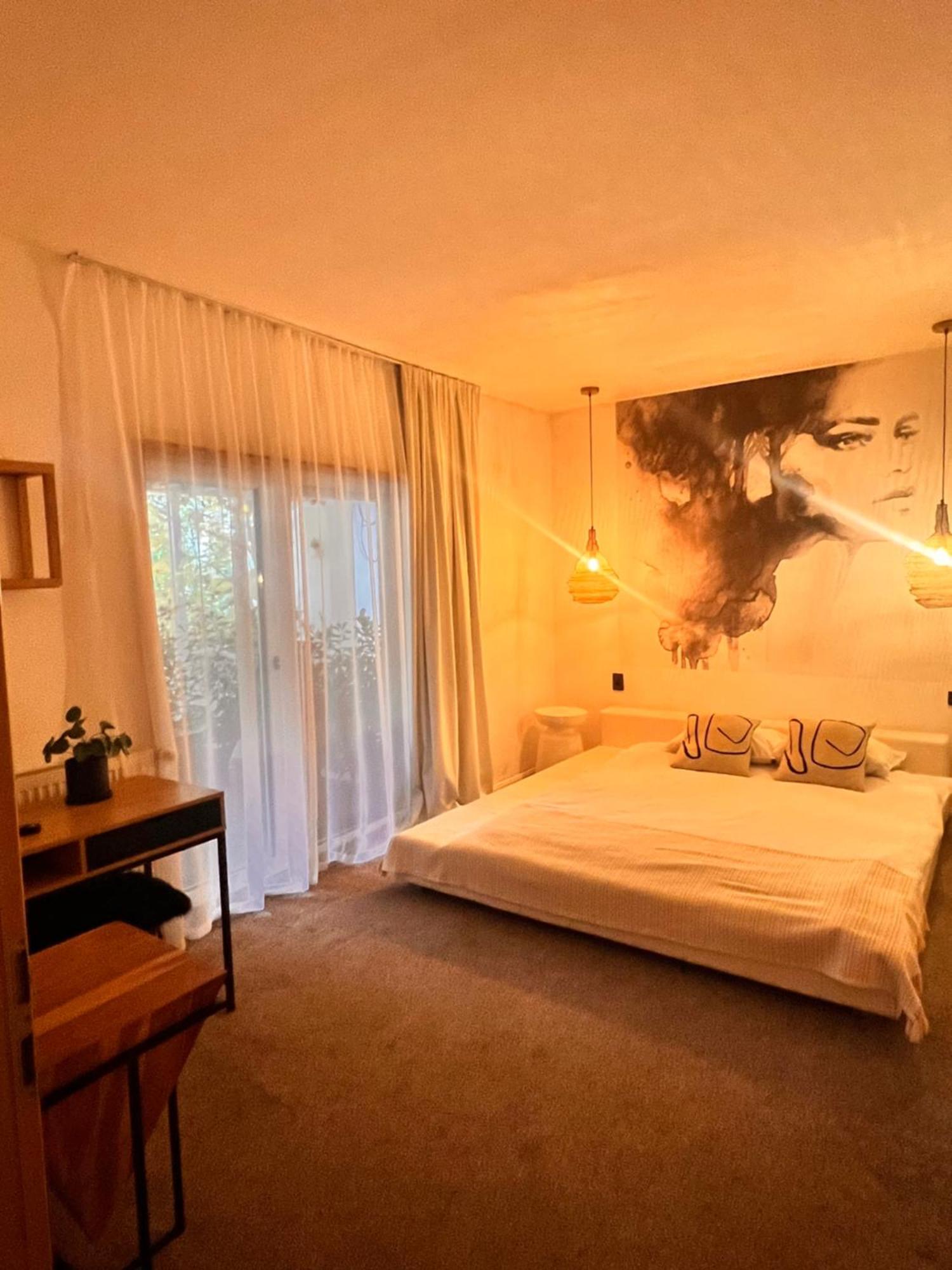 Shard Boutique Hotel-Adult Only Braşov Exteriör bild